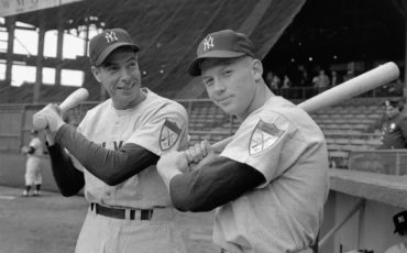 bd7f1e0a3ba4679cc7d59b44ecd00be2 Mickey Mantle et Joe DiMaggio