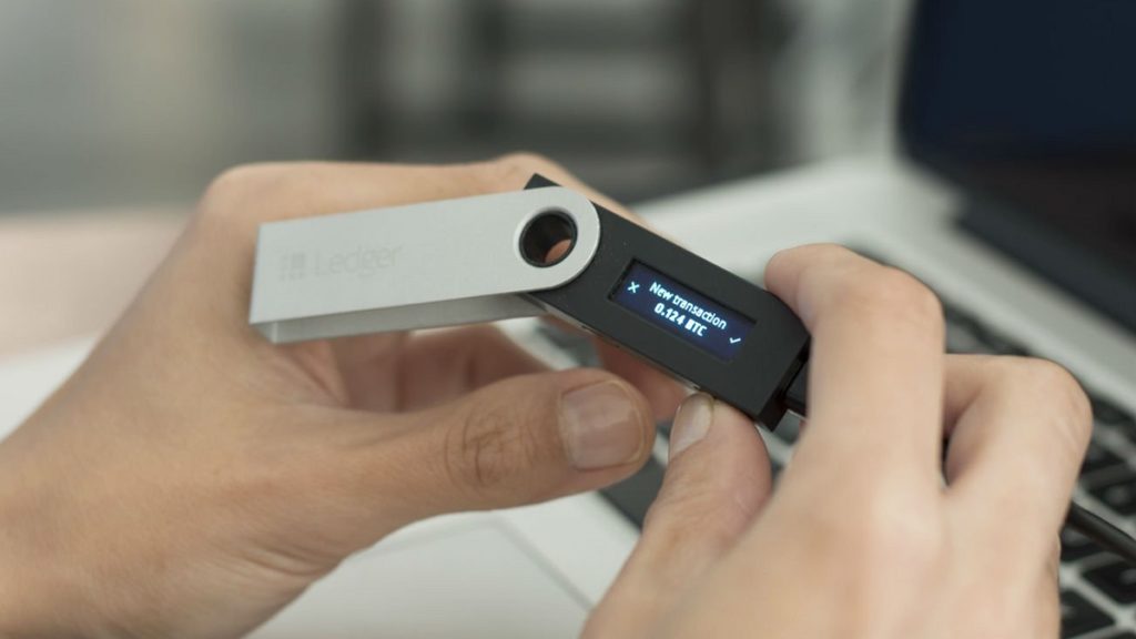 Vous avez l'accès sécurisé à votre Ledger Nano S : votre clique valide la transaction