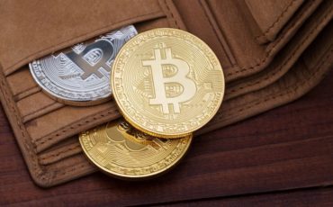 shutterstock_723362470-bitcoin-in-wallet-1024x640 shutterstock_723362470-bitcoin-in-wallet-1024x640